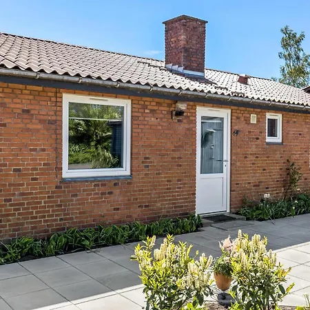 3 Bedroom Beautiful In 別荘 レンネ