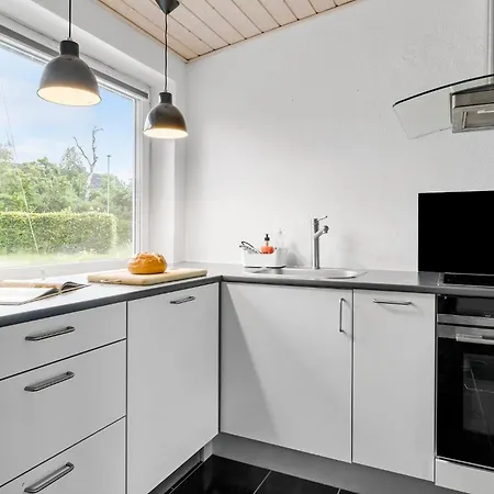 3 Bedroom Beautiful In レンネ
