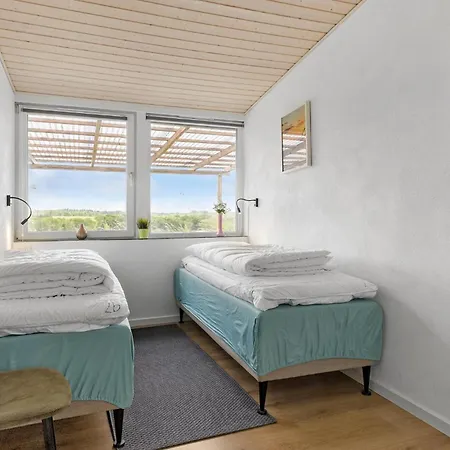 3 Bedroom Beautiful In レンネ
